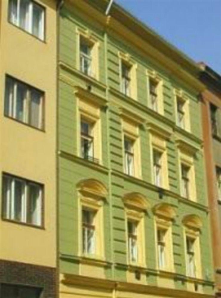 פראג Vlkova Palace מראה חיצוני תמונה