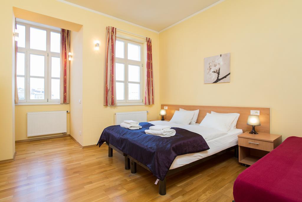 פראג Vlkova Palace מראה חיצוני תמונה
